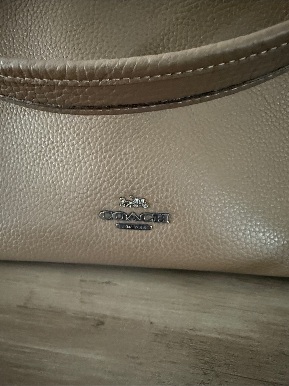 Original Coach Pebbled Leather Shoulder Bag in Taupe Brown - Picture 2 of 4